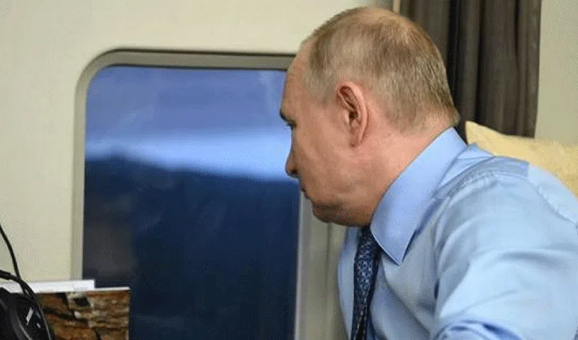 పుతిన్ ప్ర‌యాణిస్తున్న హెలికాప్ట‌ర్‌పై డ్రోన్ల దాడి.. నిజ‌మేనా ?